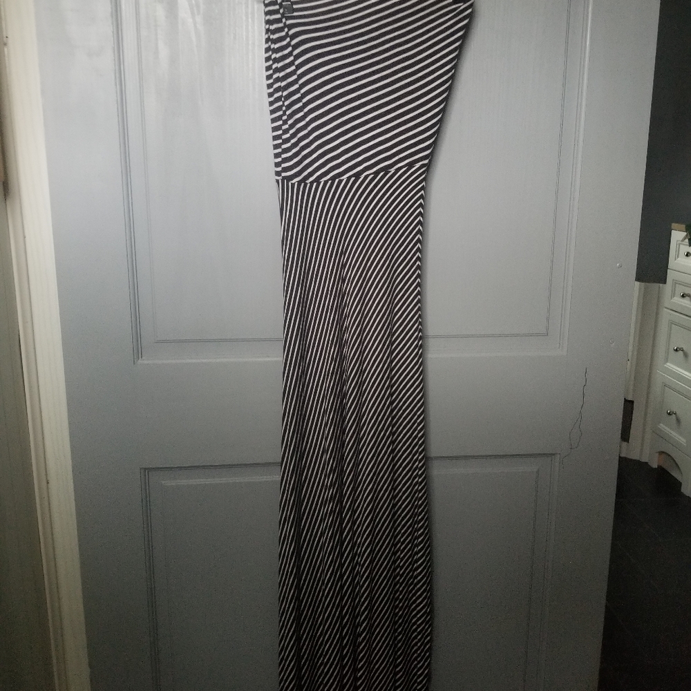 High-Low Dress - Picture 2 of 3